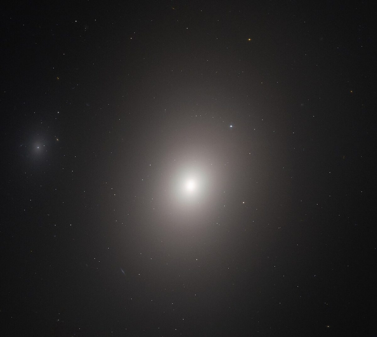 Photograph of M86, an elliptical galaxy in Virgo