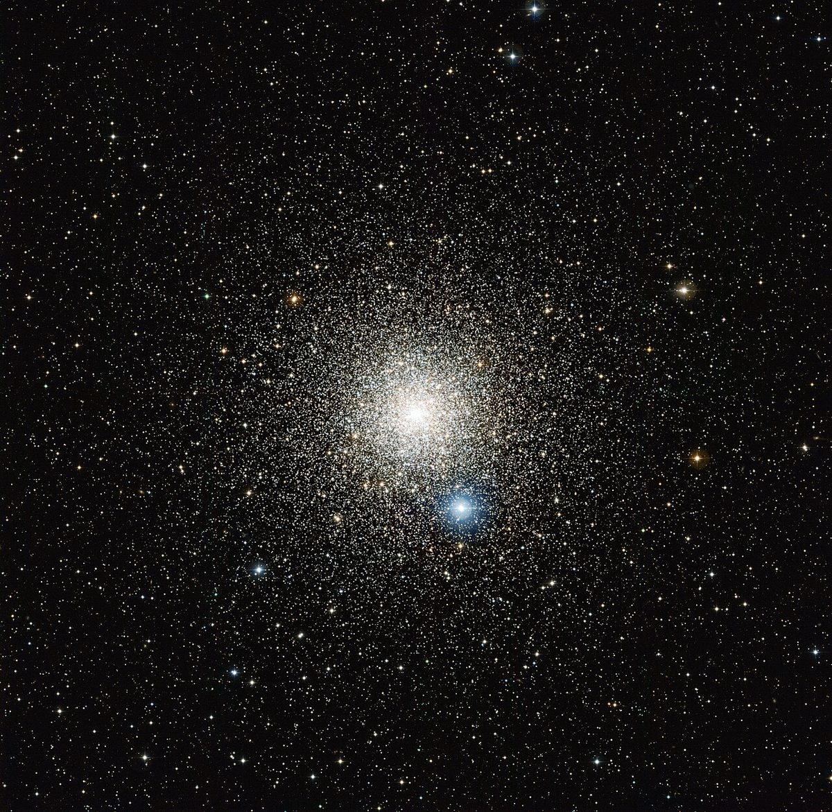 Photograph of Great Peacock Cluster (NGC 6752), a globular cluster in Pavo